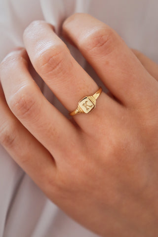 Signet initial ring in square