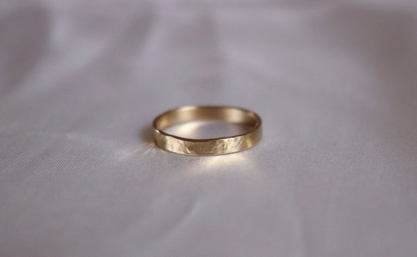 Hammered band ring